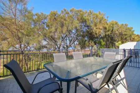 Estuary Waterfront - View from your Courtyard!