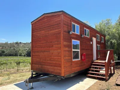 Malbec Cabin @ Vinyard Winery, 3 Adults, 1 Kid, WiFi, AC, Fallbrook