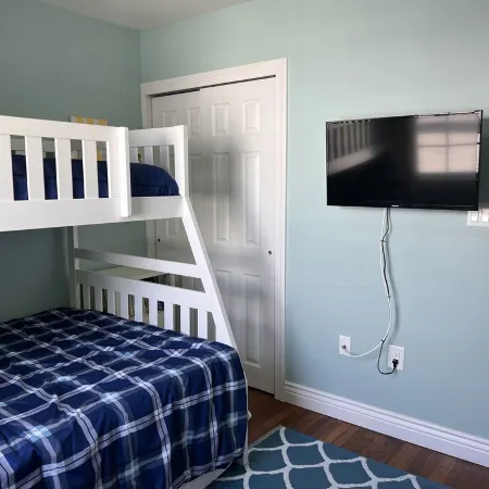 Beautiful fully renovated quad in Village Green