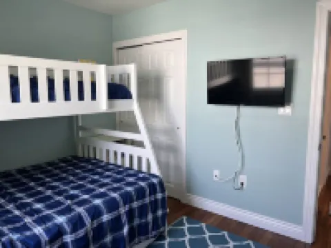 Beautiful fully renovated quad in Village Green