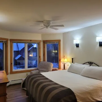 Ski in/ Ski out at Jay Peak- 10 feet from Grammy Jay Run