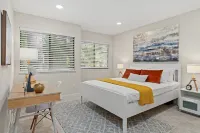 Modern Downtown Bellevue Condo, Free Parking