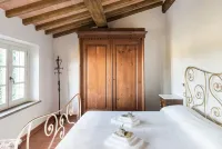 Luxury Tuscany Villa with Private Pool, 13 Sleeps. Lucca 10 km.