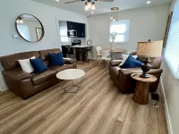 Stylish in-Town Retreat - 2 Bedroom, 1 Bathroom - Modern Comfort Hotels in Marion