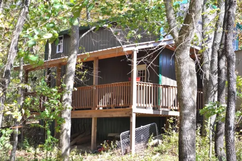 Bunkhouse in the Ozarks with access to Creek Pavilion and close to Rockbridge - Wifi