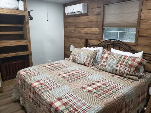 AMRock Cabin - Direct access to Ouachita National Forest and Wolf Pen Gap - 2-Star