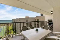 Beach view 3 bedroom condo 2 minute walk from the beach!