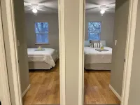 Adorable little beach house by the Surf Ballroom! Hotels in Clear Lake