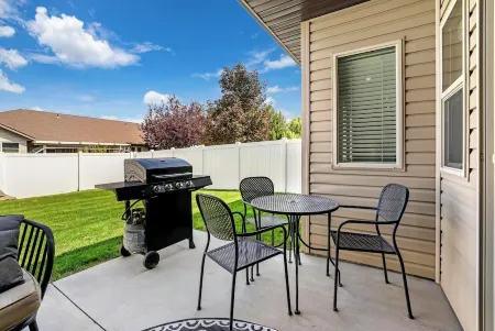 3-bedroom house in brilliant Twin Falls with AC, WiFi