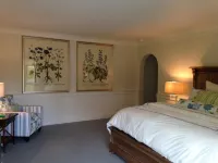 Private, Luxury Family Retreat 3Min  to Downtown Ephraim & Sister Bay, Door Co Hotels in Ephraim