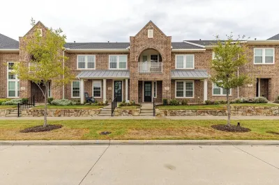 Stylish Living in Vibrant Frisco