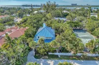 Your Personal Resort-7Br-12 Beds, Pool, Bocce Ball, Boating & so Much More!