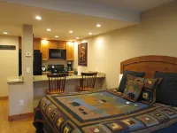 Cozy studio on Copper Moutain only 100 yards to the Super Bee.  Pet Friendly! Hotel a Copper Mountain
