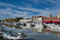 Beaucaire Cocoon 2/quais/cité Médiévale/nature Hotels in Beaucaire