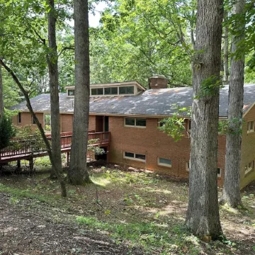 Nestled in a Quiet Neighborhood, Yet Minutes to Tech