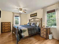 Pet and Family Friendly Luxury Cabin with Hot Tub and Mountain Views Hotels in Yancey County
