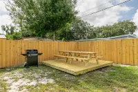 Central Melbourne 5Bed/3Bath Pool Home-Sleeps 14