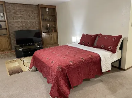 Ft. Sill-5Miles,8-Guests, 5-Qbed, 2-Fba, Pet Welcome!