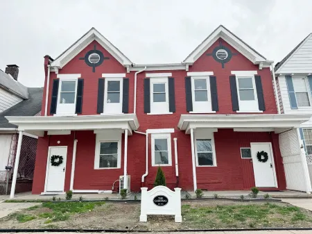 The Cardinal 810 A / King 1Bd/1BA Apt