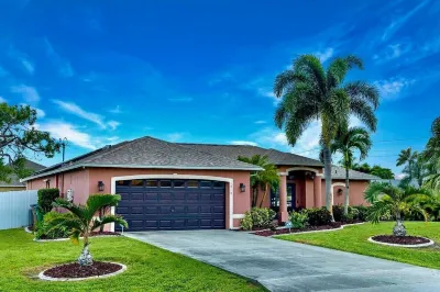 NEW LISTING !!  Private Snowbird Oasis 케이프코럴 스포츠 콤플렉스 주변 호텔