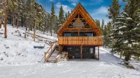 Beautiful 4Bd Chalet w Hot Tub & Mtn Views