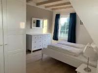 Holiday Home - Enjoy Rügen`s coast in the new maritime country house! Hotels in Dranske