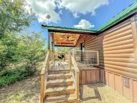 Apache Log Cabin - Walk to Lake, Pet Friendly