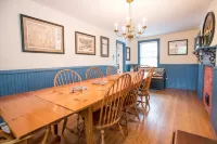 Ten Min. Walk to Main St. Perfect for Families/Groups. Gorgeous Enclosed Yard. - Bungalows