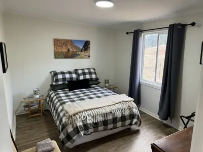 Native Valley Cottage is a peaceful, tranquil hideaway in the Tumbarumba area.