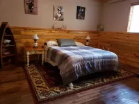 1 bdrm, duplex, pup friendly, fenced in yard, a perfect getaway!