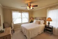 Blue Agave Bungalow - Your Perfect Spot To Escape The Hustle And Bustle!