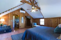 Charming Downtown Home with Wine Nearby. Pet Friendly!!