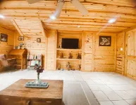 Cozy, Quiet and Private, Giant Jacuzzi Tub, 25 minutes to Asheville & Cherokee