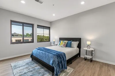 ★ Luxury 1BD Loft in Dearborn ★ Comfy Queen Bed & Free Parking | Near Detroit