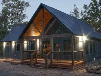 Luxury Cabin adjoining Robber's Cave State Park Hotels in Latimer County