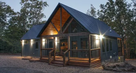 Luxury Cabin adjoining Robber's Cave State Park