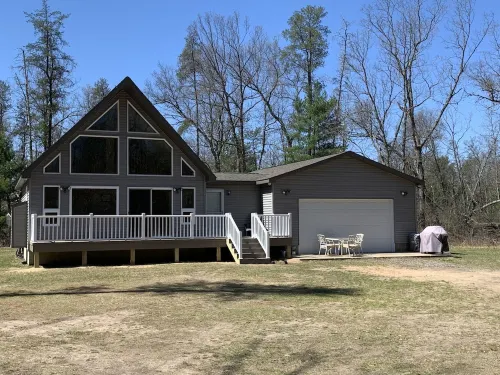 Perfect Getaway! Secluded Modern 3 Bedroom, 2 Bath Cabin on 12.5 Private Acres