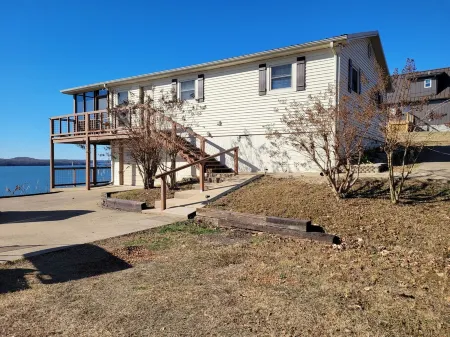 The Barge Inn has amazing views of beautiful Kentucky Lake. Отели в г. Стьюарт