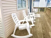 CLEAN AND BRIGHT BEACHFRONT COTTAGE. PERFECT FOR SMALL FAMILIES!