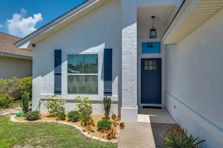 Walk to Beach Cottage with Private Pool and Golf Cart