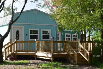 Cozy Cabin on the Water -Full Access Hotels near Cherry's Designs