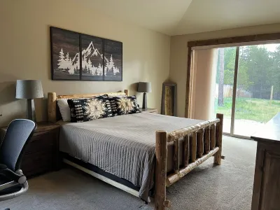 Explore Natures Beauty and Stay at Home in the Heart of Oregon's Wonderland Hotels near LaPine State Park