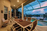 Luxury Waterfront Villa with Kayaks, Fishing, Bikes, Heated Pool, Fire Pit