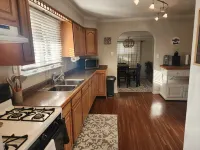 New listing! Private 3 bedroom 2 bath home with BEAUTIFUL sunroom! Hotels in Olney