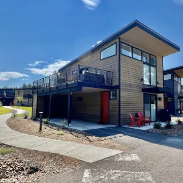 Clubhouse Hot Tub + Steam Room, 15 Mins. to Ski Resort, 5 Mins. to Downtown WF