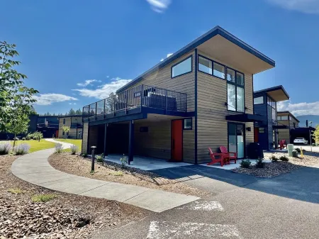 Clubhouse Hot Tub + Steam Room, 15 Mins. to Ski Resort, 5 Mins. to Downtown WF