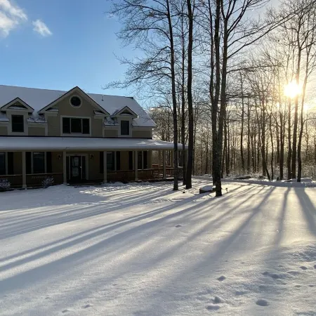 Close to Everything!~Game Room~Fire Pit & Hot Tub~Dogs OK! Lake Access & Dock!