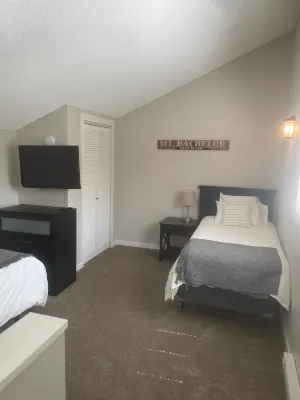 Updated Mount Bachelor Village 2-bedroom Condo,  Enjoy Resort Amenities! with AC