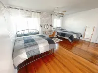 A Cozy Guesthouse in Central O.C.