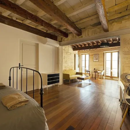 Charming apartment in the historic center of Uzès with air condition and parking